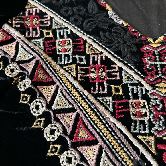 Johnny Was Black Embroidered Top - Picture 7 of 11